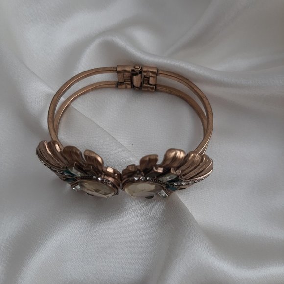 Vintage style bracelet.  Spring style opening. - Picture 7 of 10